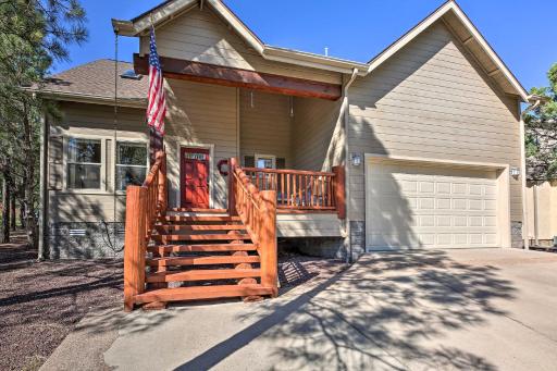 Less Than 2 Mi to Hikes and Shops Show Low Home with Deck - Housity