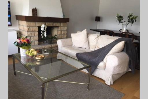 2 bedroom Penthouse with stunning view! - Housity