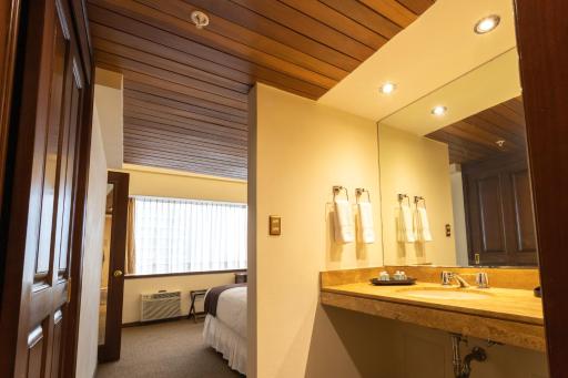 J&A Classic Hotel - Housity