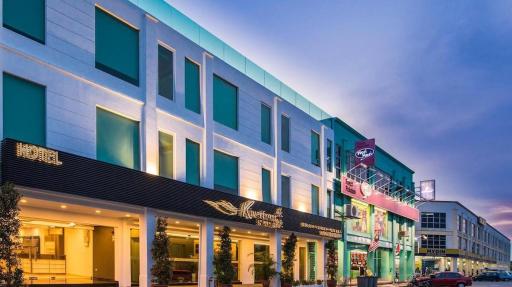 Riverfront Boutique Hotel - Housity