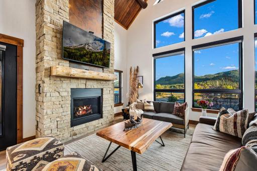 New Log cabin, The Bears Den - 2 bedrooms, loft, 2.5 bath, jacuzzi & Fireplace - Housity