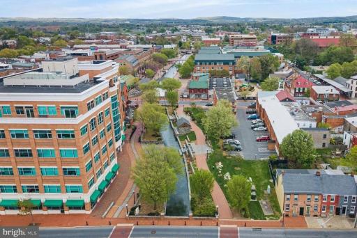 Convenient Location Downtown on the Creekside! - Housity