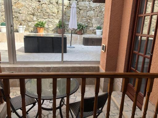 Beau studio meublé refait a neuf avec vue superbe - Housity