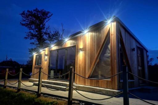 Brondini View Cabin (Private Garden and Hot Tub) - Housity
