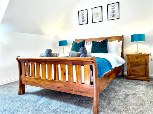 Modern Spacious, Near Marina - Commerce Street, Lossiemouth - Free Parking, WiFi - Housity