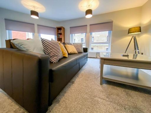 Kelvingrove Art Gallery Flat - Private Parking - Housity