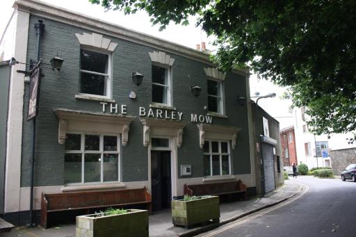 The Barley Mow centrally located 3 bed apartment - Housity