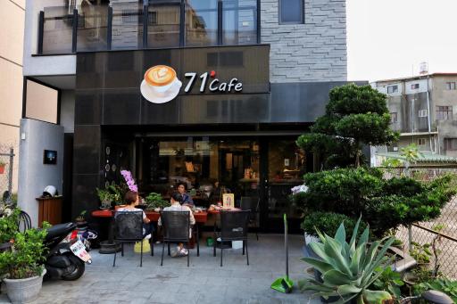 71 Cafe B&B - Housity