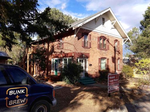 Bunk & Brew Historic Lucas House - Hostel - Housity