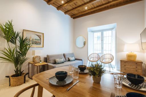 Eva Recommends Castellar Pool & Terrace - Housity