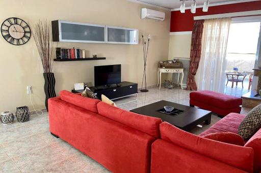 Elina's Spacious Apartment in Patras with private parking - Housity