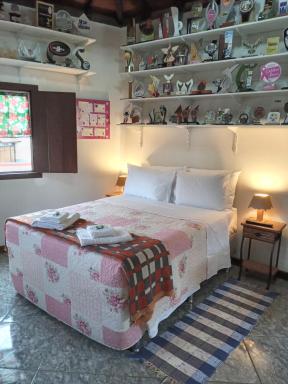 Cantinho meu! Suíte completa com entrada separada da casa principal. Lugar tranquilo e aconchegante. - Housity