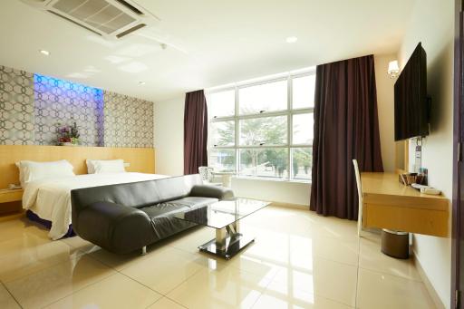 East Sun Hotel Sekinchan - Housity