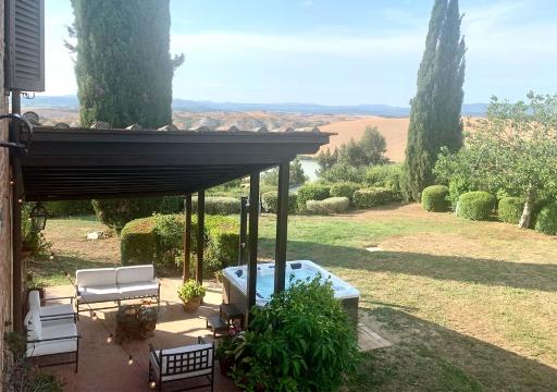 Casa Bianca gorgeous Tuscan home Crete Senesi, Siena - Housity