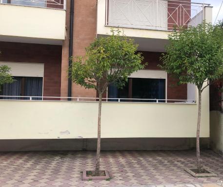 House by the lake - Housity