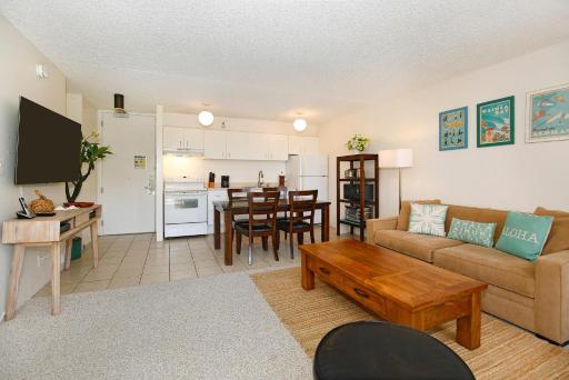 Waikiki Banyan #611-T2 - Housity