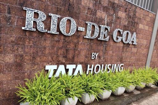 Tata Housing -Garden & pool view-6KM from Airport - Housity