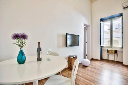 Valletta Timeless Elegance : City Centre Apartment - Housity