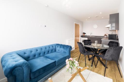 Modern City Centre Apartment nr Gunwharf Quays - Housity