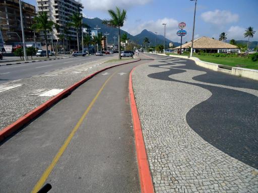 Casa de praia no centro de Caraguatatuba - Housity
