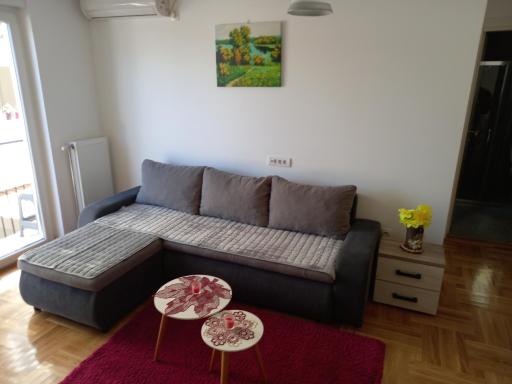 Leonora & Free Parking - Housity