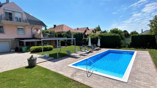 Nefelejcs Apartmanház - Housity