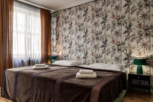 Louren - The Bridge Inn - Housity
