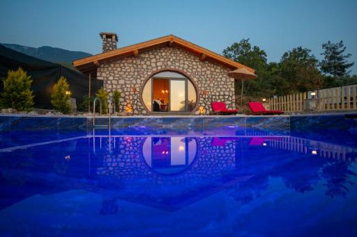 Havuzlu jakuzili lüx taş village - Housity