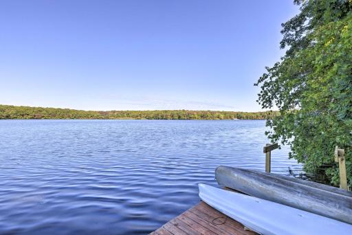 Southampton Winter Getaway with Deck and Fire Pit! - Housity