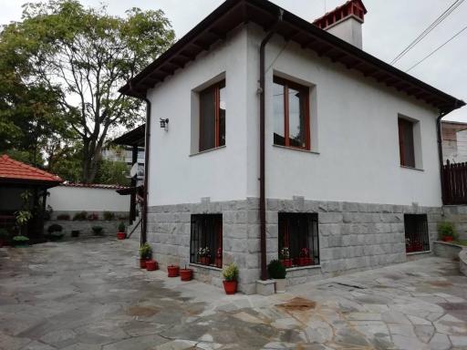 Къща в центъра на Стрелча, джакузи с минерална вода - Housity