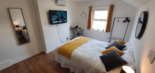 Fast Broadband, Budget Stay, Free Netflix. - Housity