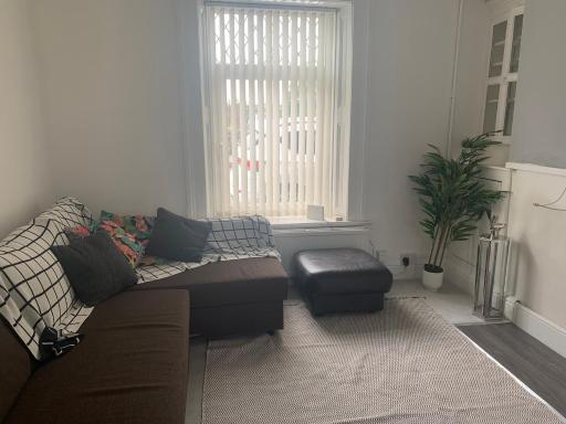 Spacious 2 bed terrace with on street parking - Housity