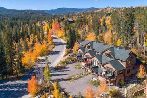NEW LISTING 4bd4ba Townhome - Free Ski Shuttle - Housity