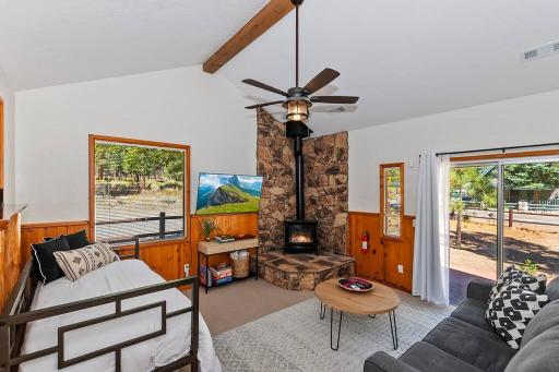 DoorMat Vacation Rentals - Brother Bear Cabin with free WIFI! - Housity