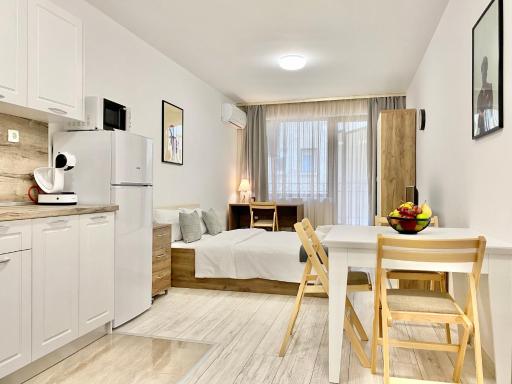 Cozy Studio next to State Opera with Work Space - Housity
