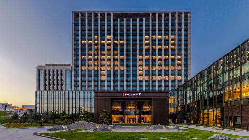 HUALUXE Beijing Xinan - Housity