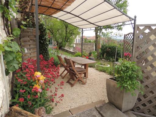 Gîte Montaigut-le-Blanc, 2 pièces, 2 personnes - FR-1-630-189 - Housity