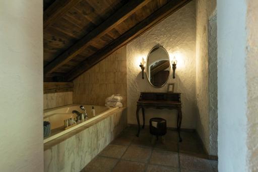 Beachfront · Private Beach Swiss-Chalet Merlischachen - Historik Chalet-Hotel Lodge - Housity