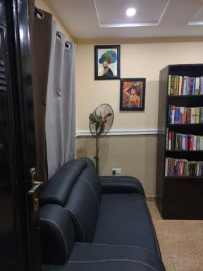 The Edgewood Manor, Entire Service apartment with 24 hours power - Housity