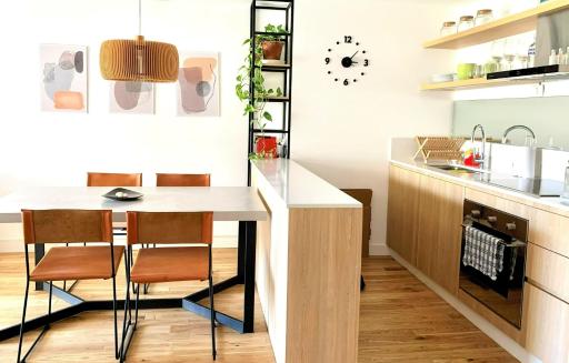 Stylish Apartment by River with Pool & Grill - Housity