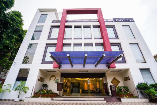 The Golden Apple - Housity