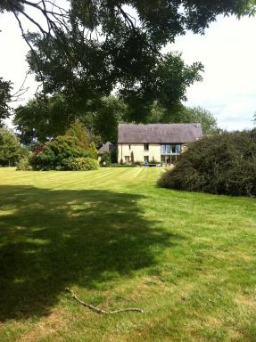 Farm Stay -Nr Silverstone, Bicester Village and Stowe - Housity