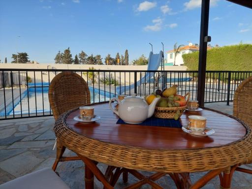 4 bd villa by Golden Bay Beach in Pyla - Housity