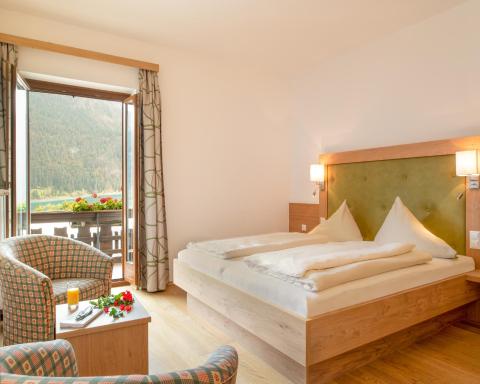 Beachfront · Private Beach Hotel Nagglerhof am Weissensee - Housity