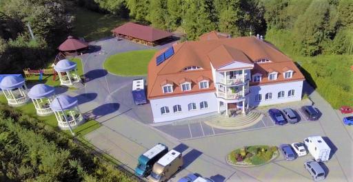 Dwór Maria Antonina - Housity