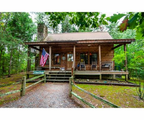 Sweet Dreams with Romantic, Hot Tub and Pool Table - Housity