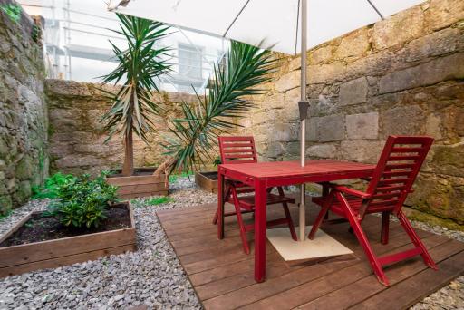 Low Cost Parking - Private Garden - Almada 392 - Housity