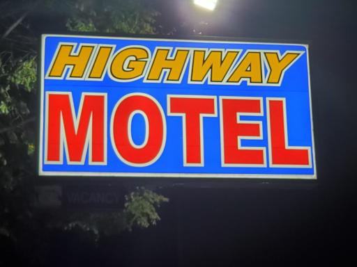 Highway Motel - Housity