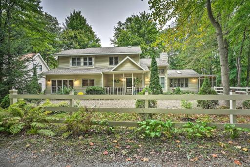 Lakeside Escape Steps to Lake Michigan Beach! - Housity