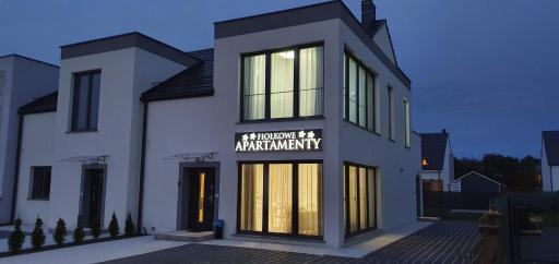 Fio?kowe Apartamenty w Dolinie Baryczy De Lux - Housity